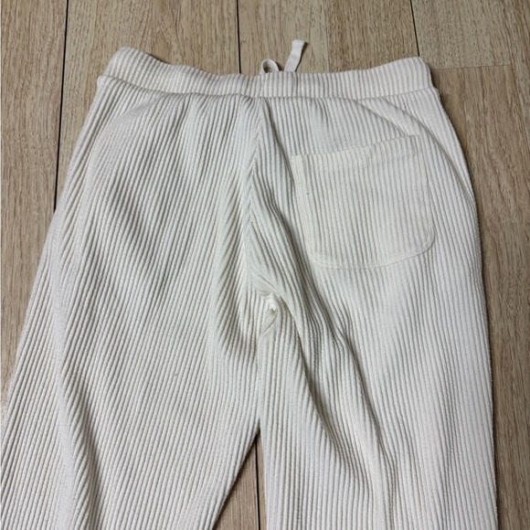 Alo Yoga Muse Sweatpant - Picture 9 of 9